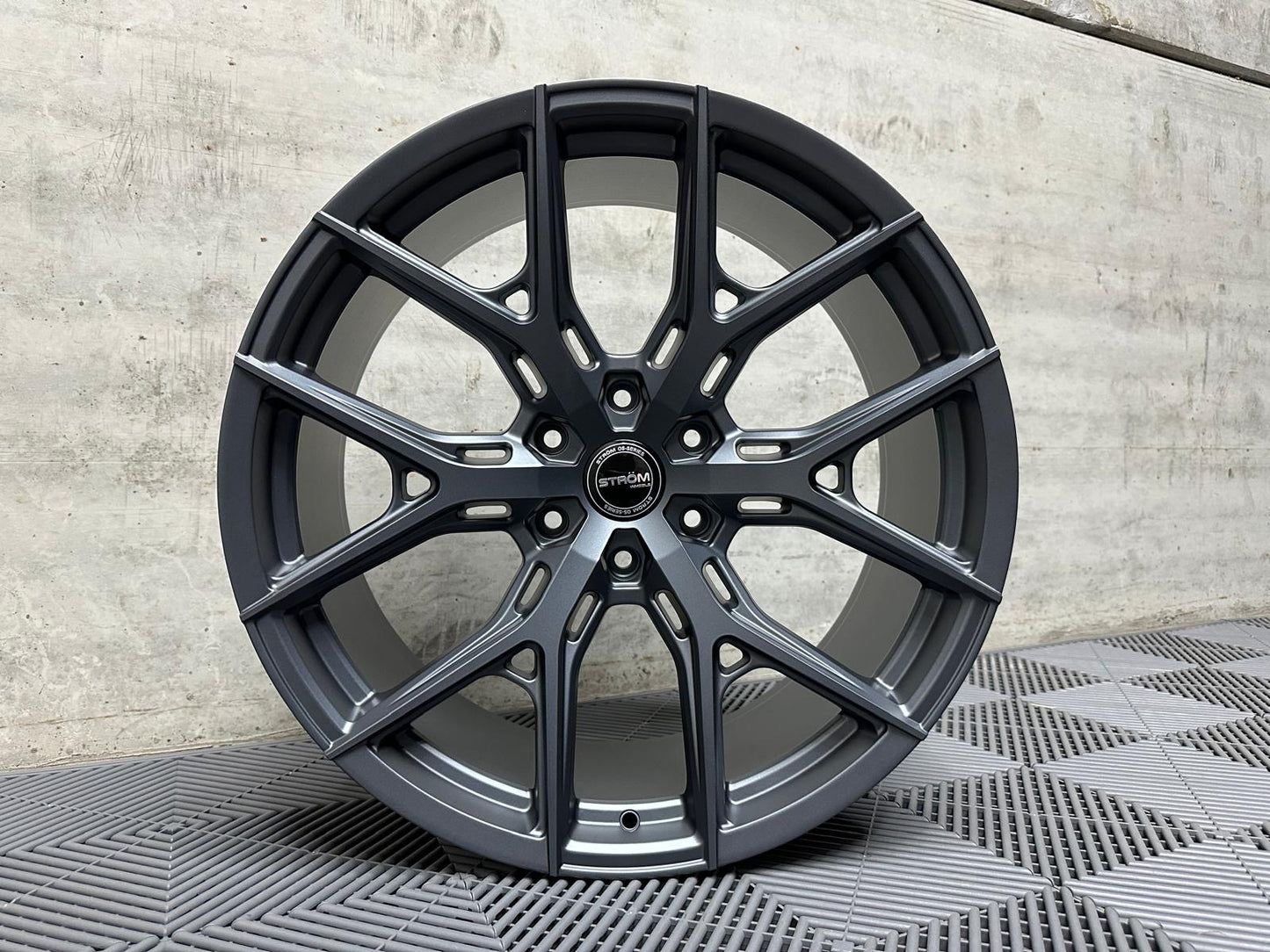 22” Ström OS2 PCD 6×139.7 - Gun Metal