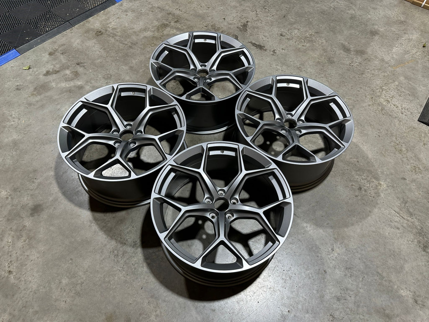 Lättmetallfälgar i RS6-stil – Satin Grey