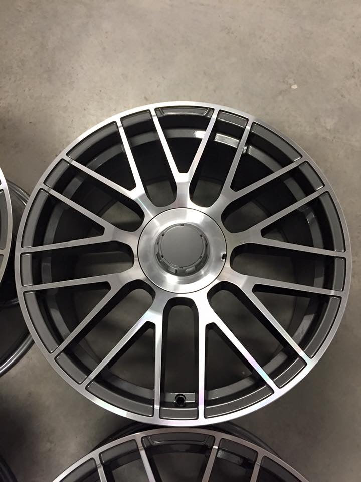 20″ Staggered lättmetallfälgar i AMG-stil – Gun Metal