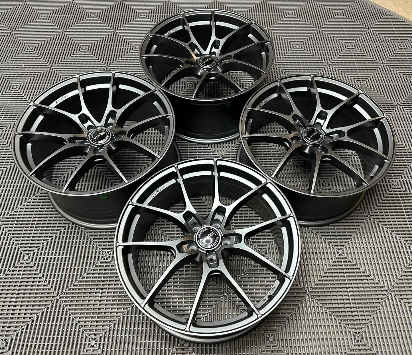 19" Ström STR-F1