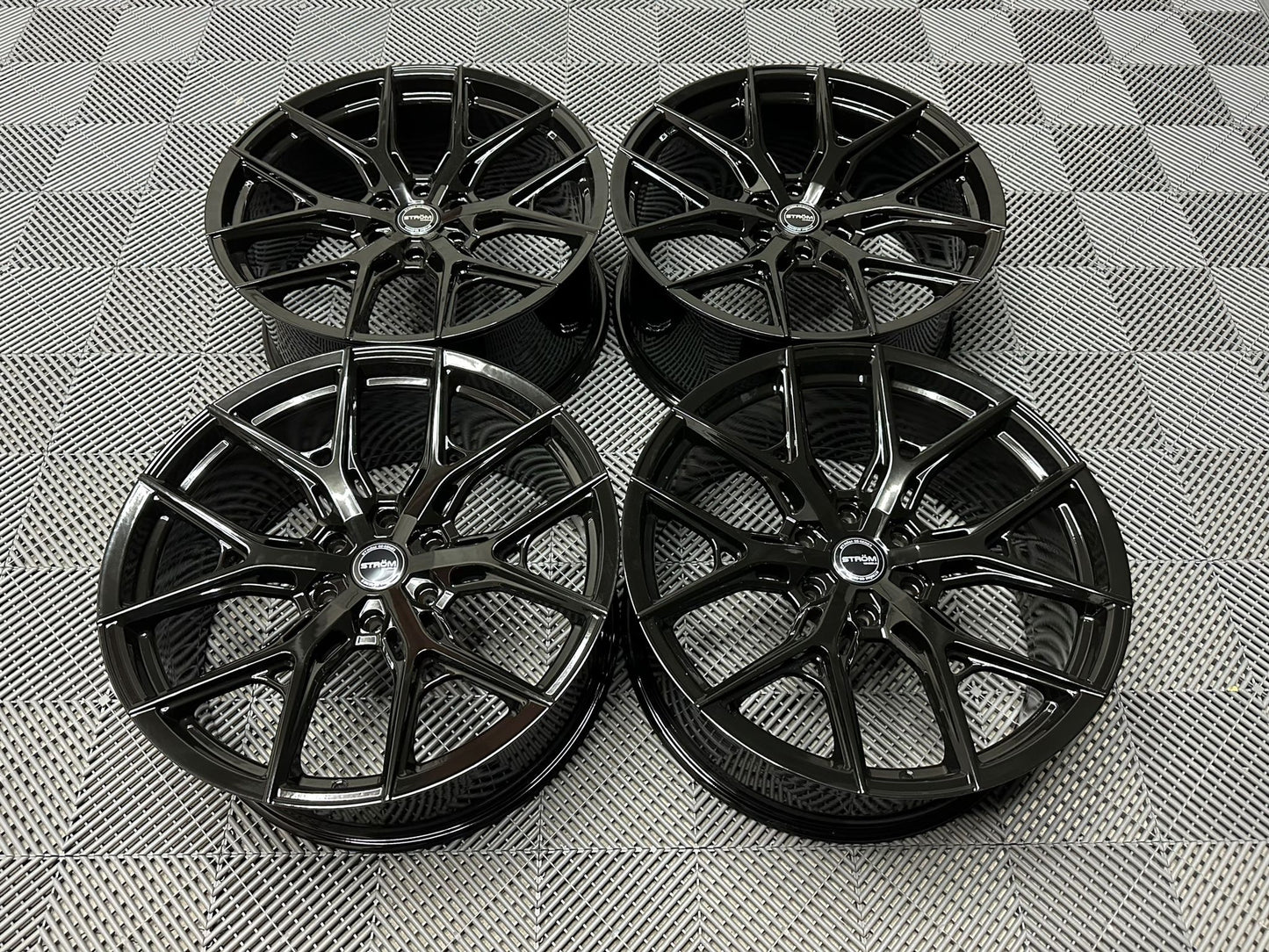 22” Ström OS2 PCD 6×139.7 - Gloss black