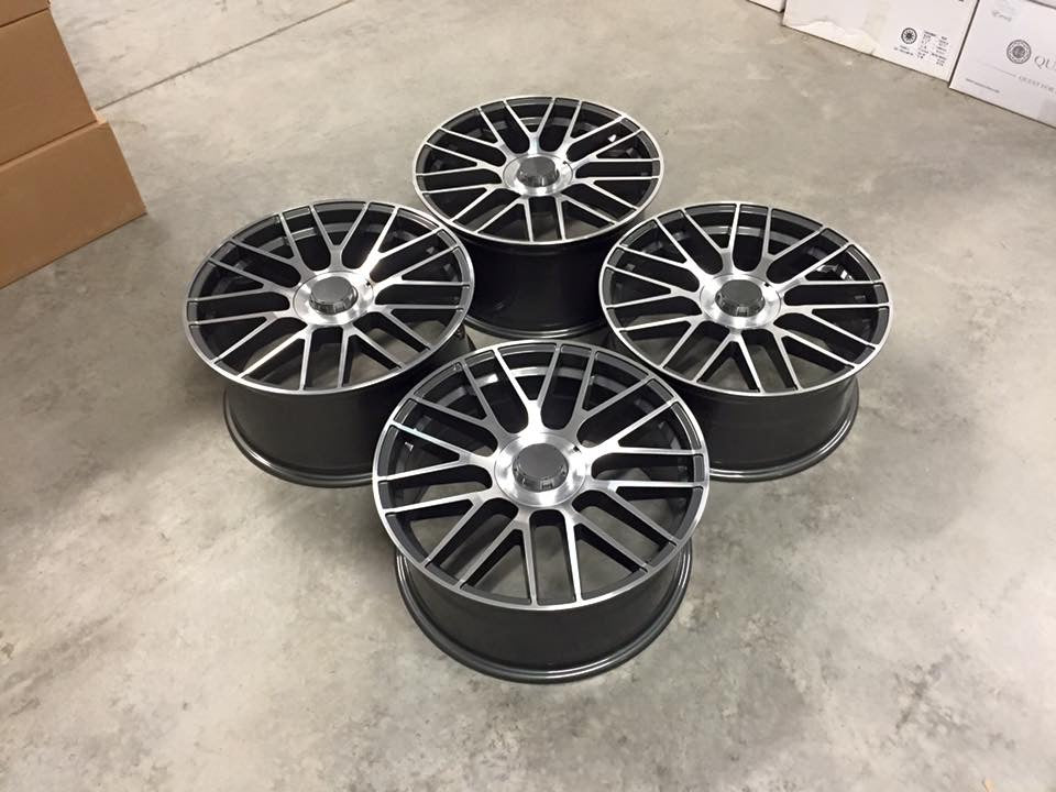 20″ Staggered lättmetallfälgar i AMG-stil – Gun Metal