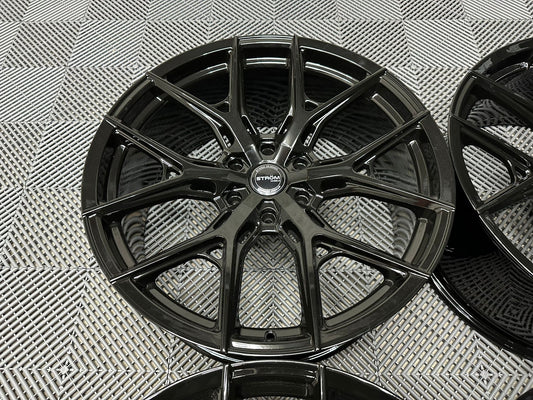 22” Ström OS2 PCD 6×139.7 - Blank Svart