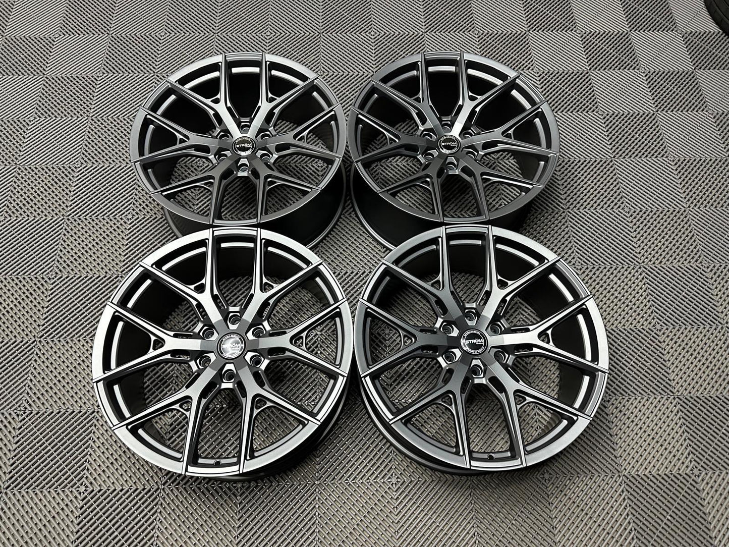 22” Ström OS2 PCD 6×139.7 - Gun Metal
