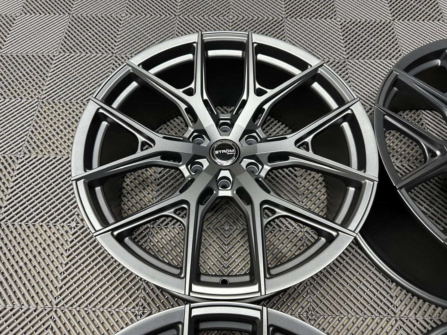 22” Ström OS2 PCD 6×139.7 - Gun Metal