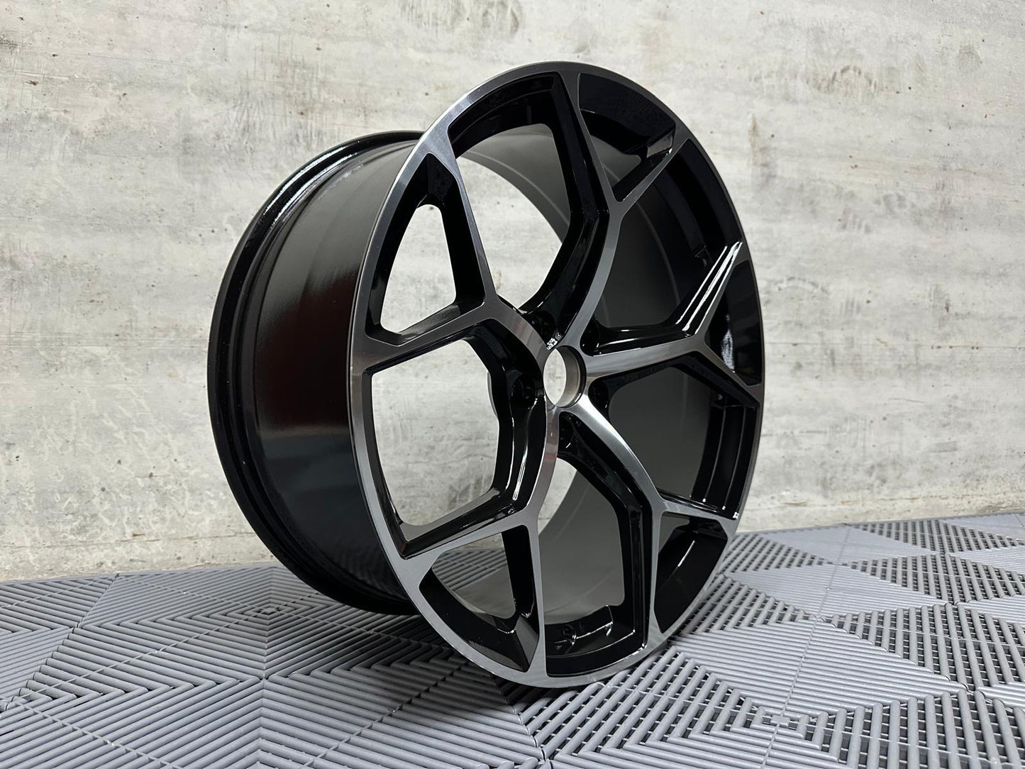 20" Lättmetallfälgar i RS6-stil – Gloss Black/Machined