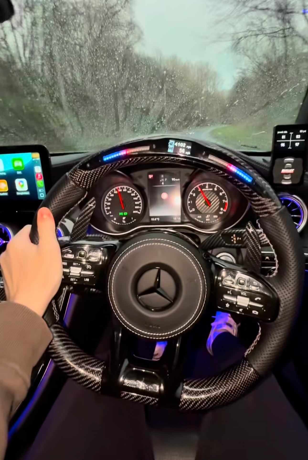 Sportratt med kolfiber & LED-display – Mercedes-kompatibel