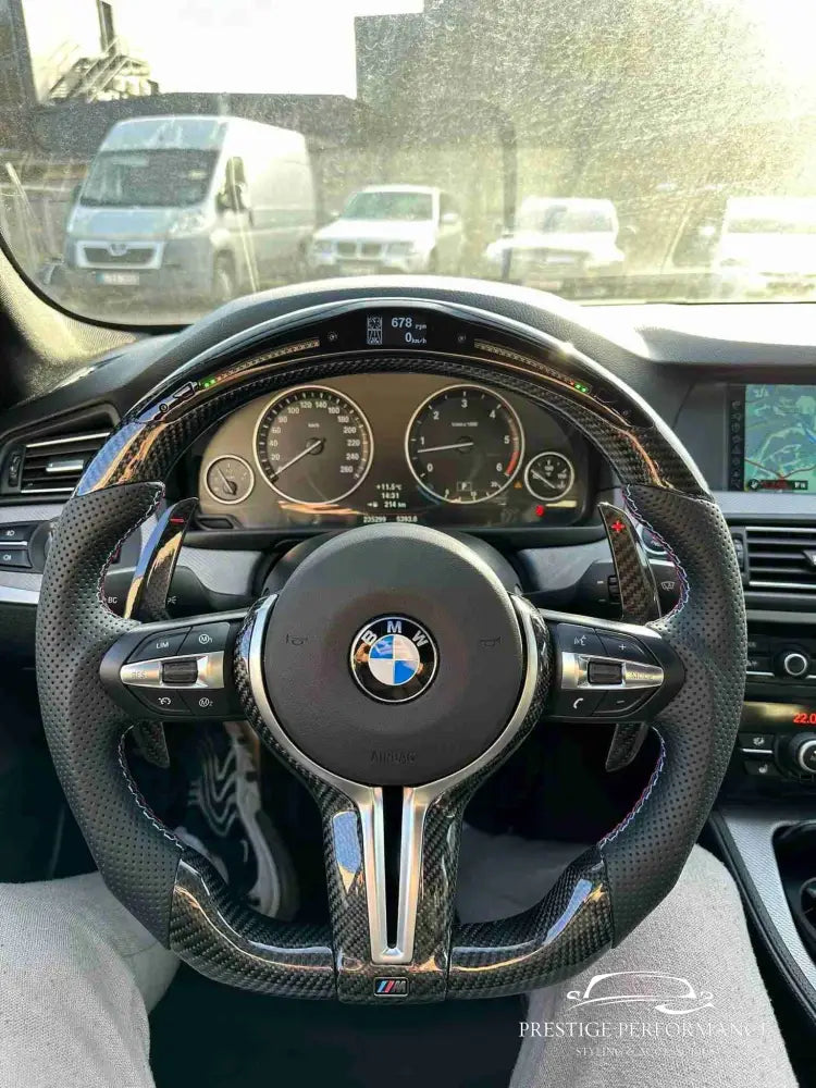 Sportratt i Kolfiber med LED-display – Passar BMW F‑ och G‑serien