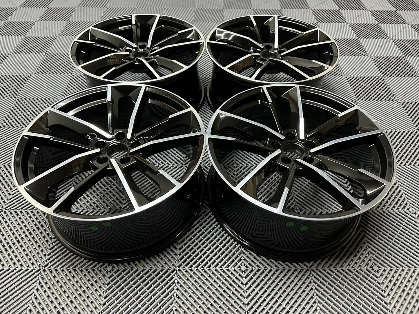 RS7 Performance Inspirerade Lättmetallfälgar