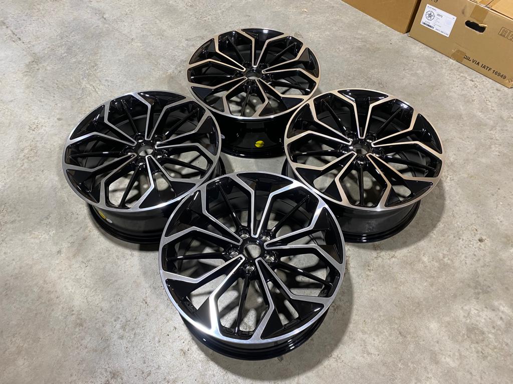 Ford Focus ST MK4 Inspirerade Lättmetallfälgar