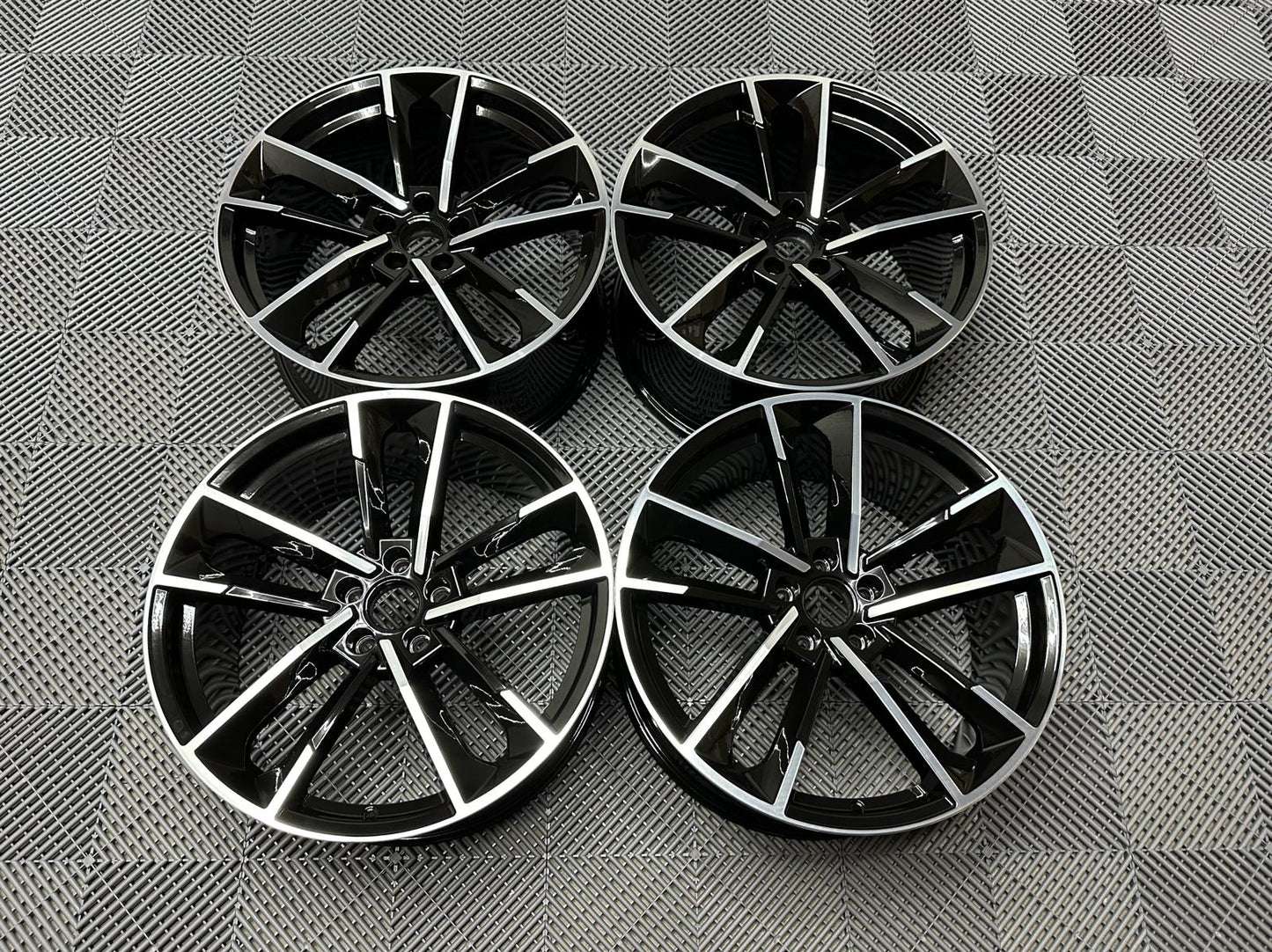 RS7 Performance Inspirerade Lättmetallfälgar