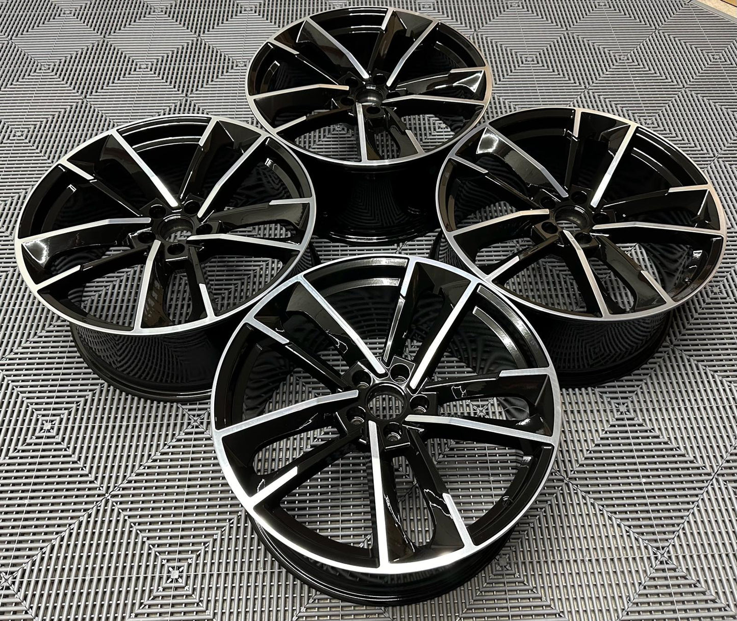 RS7 Performance Inspirerade Lättmetallfälgar