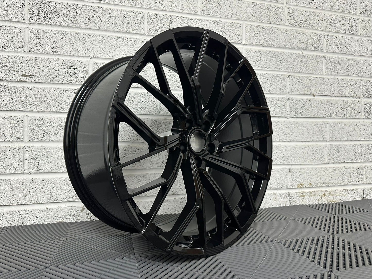 https://cmwheels.com/wp-content/uploads/2023/08/A6-AVANT-GB-10.jpg