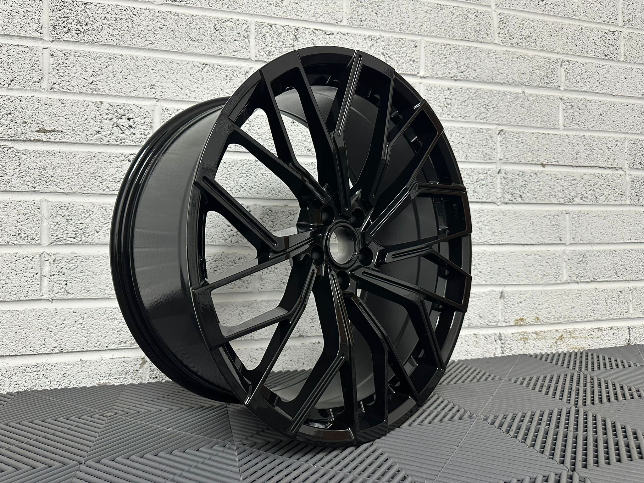 https://cmwheels.com/wp-content/uploads/2023/08/A6-AVANT-GB-10.jpg