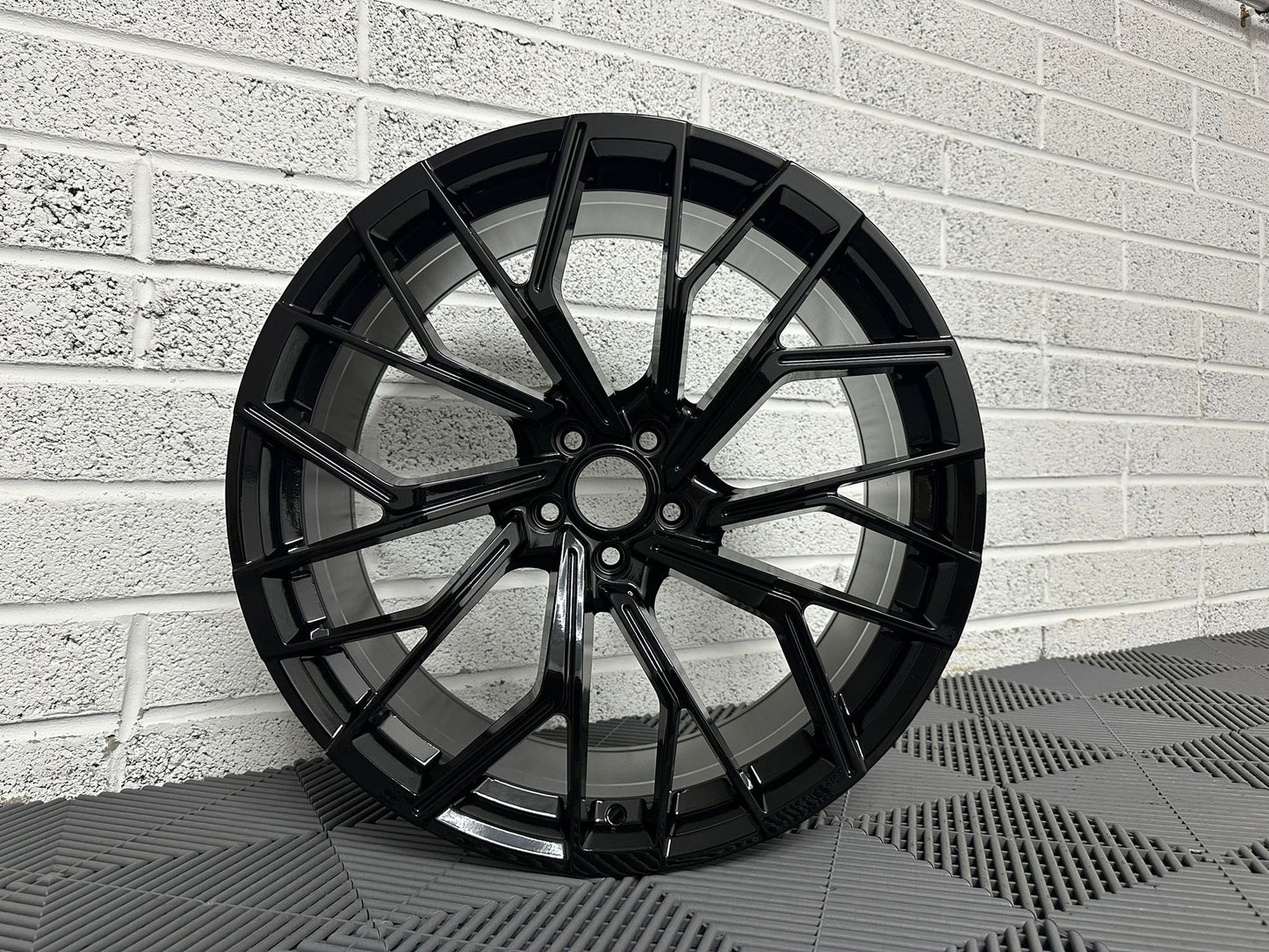 https://cmwheels.com/wp-content/uploads/2023/08/A6-AVANT-GB-11.jpg