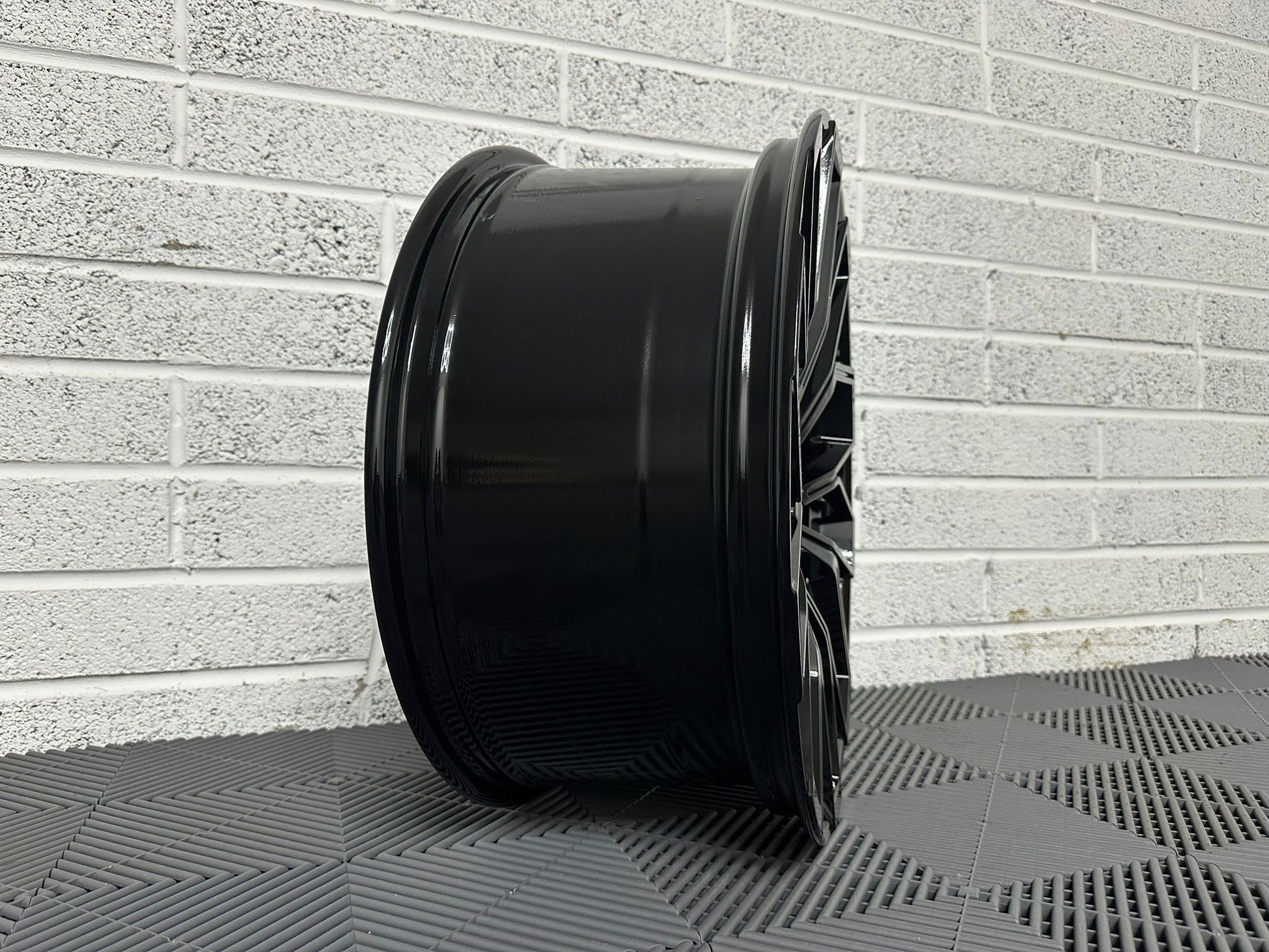 https://cmwheels.com/wp-content/uploads/2023/08/A6-AVANT-GB-12.jpg