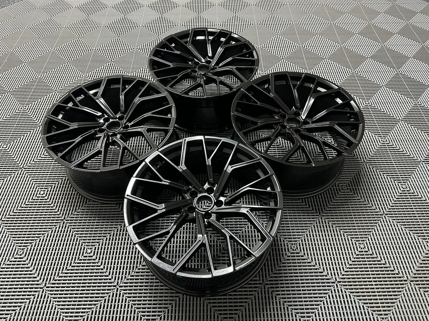 https://cmwheels.com/wp-content/uploads/2023/08/A6-AVANT-GB-7.jpg