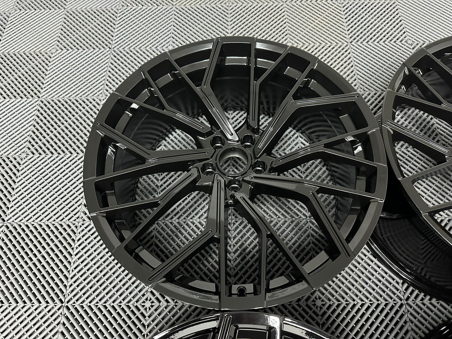https://cmwheels.com/wp-content/uploads/2023/08/A6-AVANT-GB-9.jpg