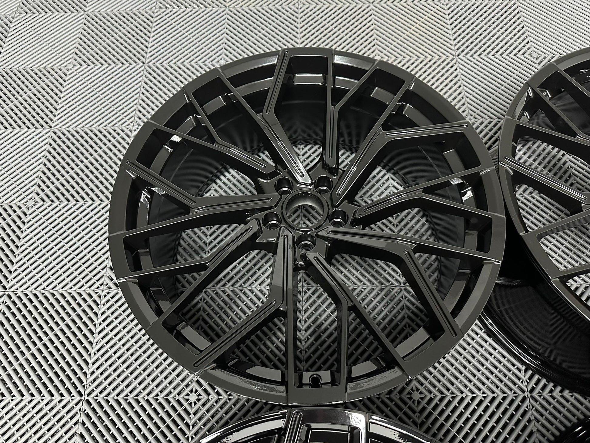 https://cmwheels.com/wp-content/uploads/2023/08/A6-AVANT-GB-9.jpg