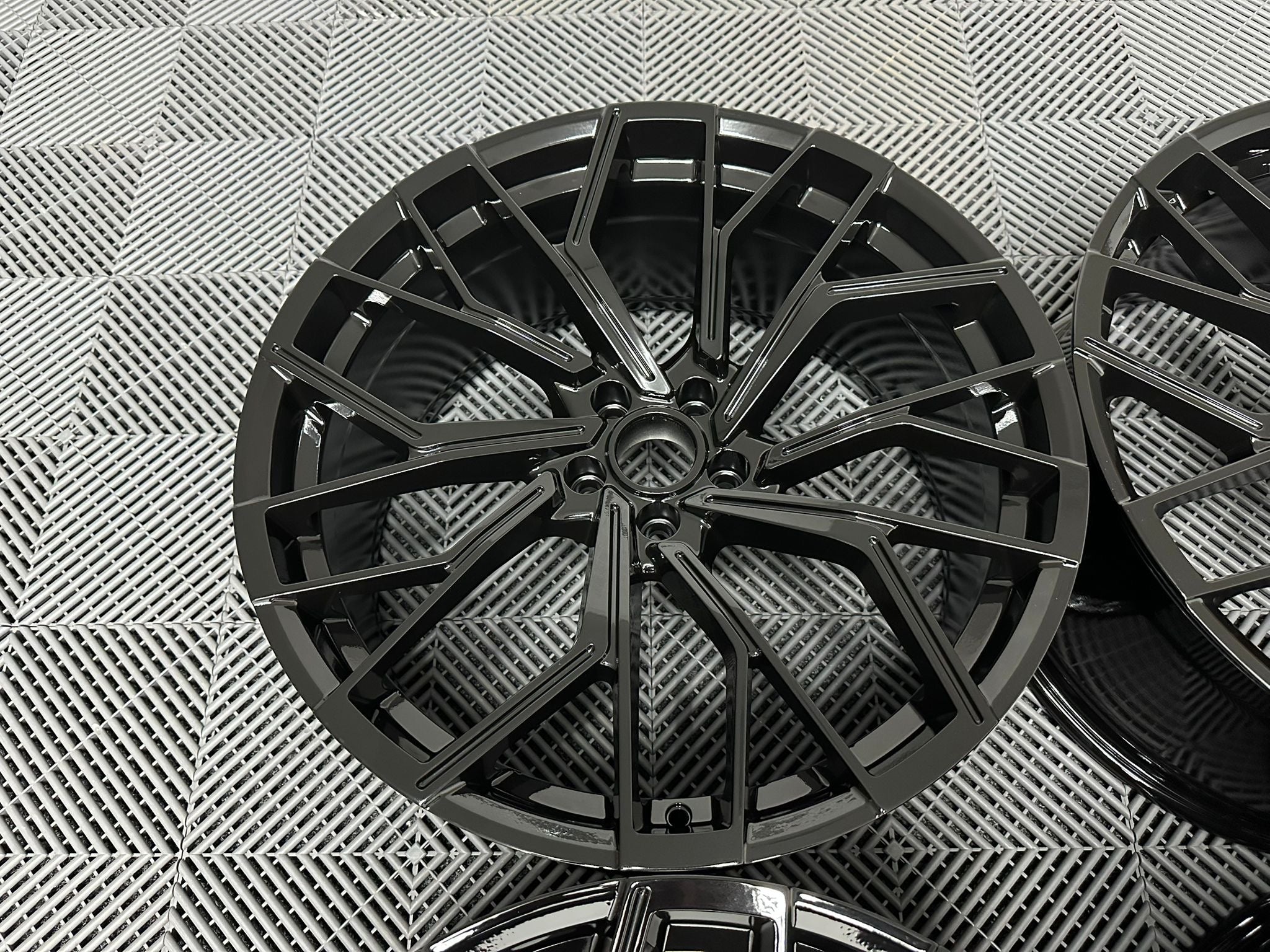 https://cmwheels.com/wp-content/uploads/2023/08/A6-AVANT-GB-9.jpg