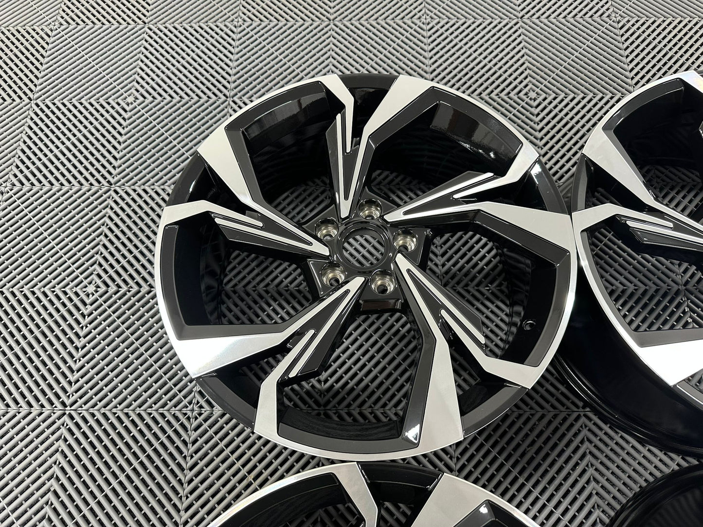 2024 Audi Alba Inspirerade Lättmetallfälgar