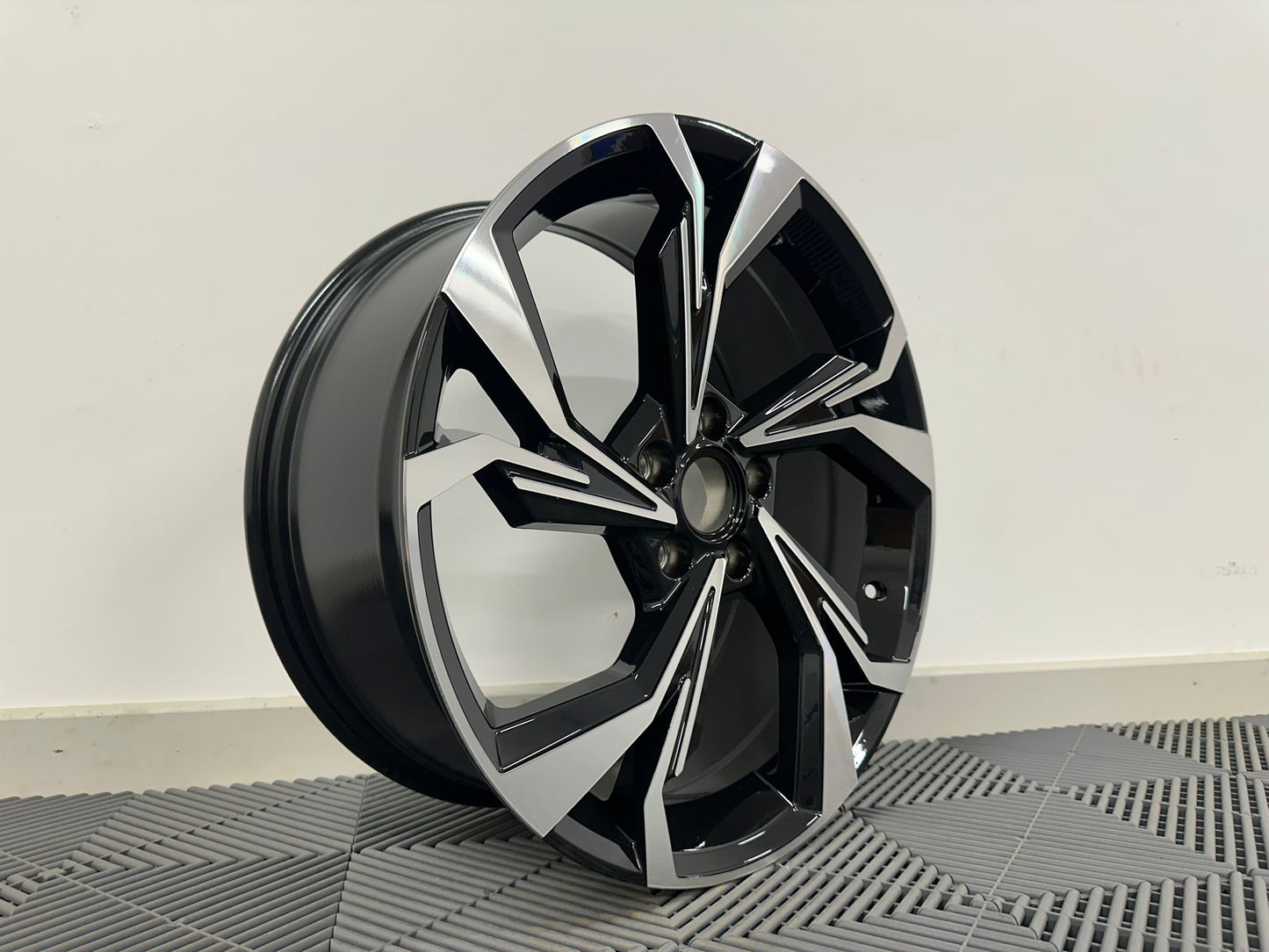2024 Audi Alba Inspirerade Lättmetallfälgar