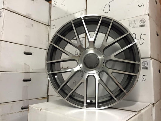20″ Staggered lättmetallfälgar i AMG-stil – Gun Metal