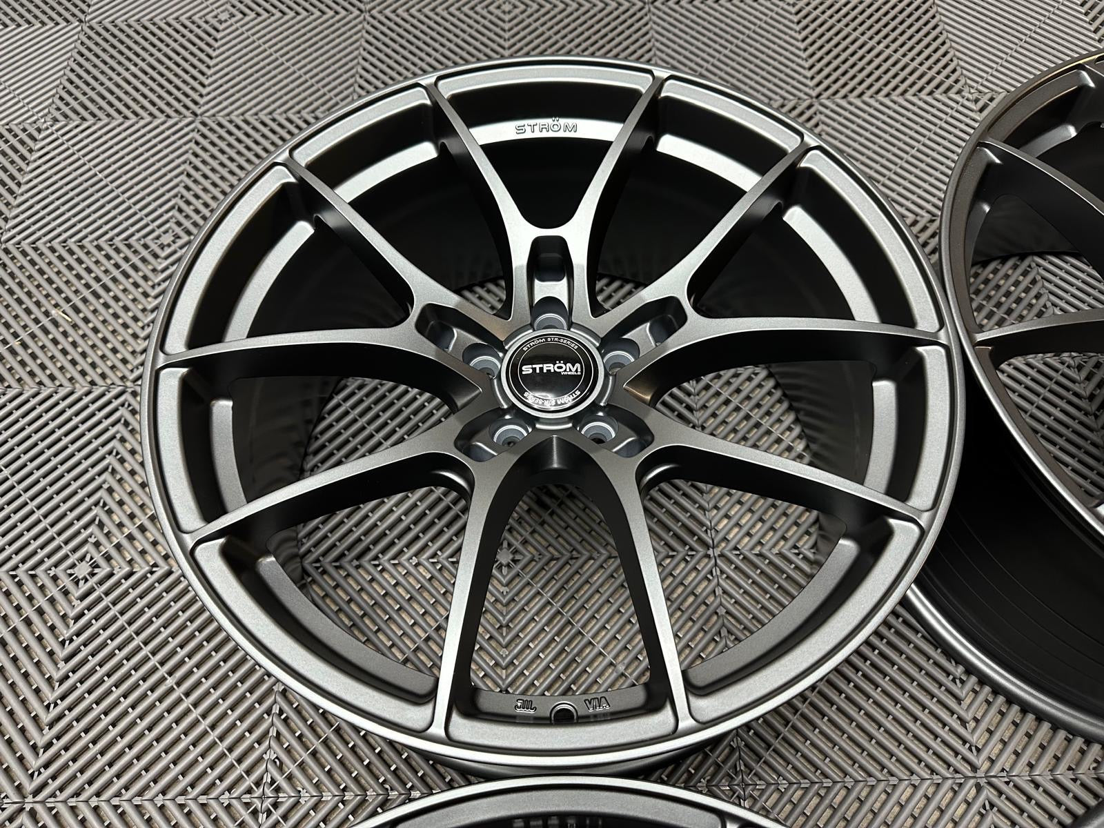 19" Ström STR-F1