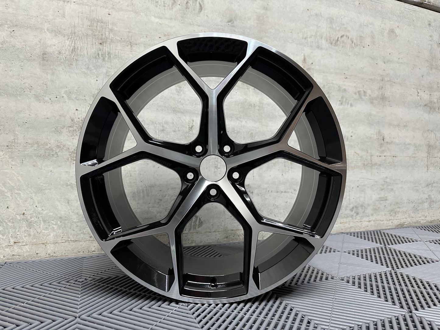 20" Lättmetallfälgar i RS6-stil – Gloss Black/Machined