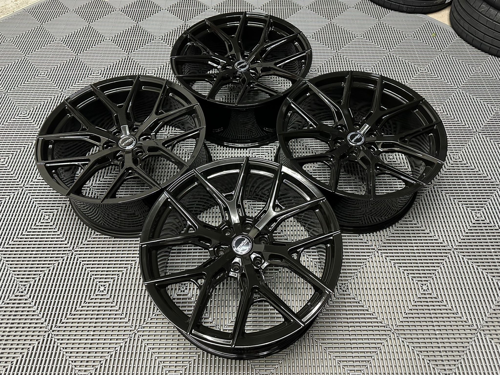 22” Ström OS2 PCD 6×139.7 - Blank Svart