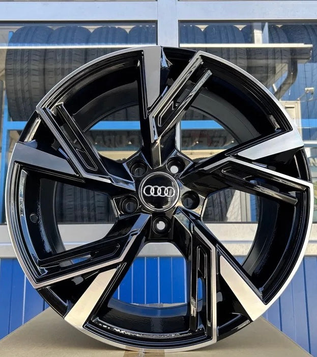 Audi RS6 OEM Lättmetallfälgar – Black Diamond Cut (18–22 tum)