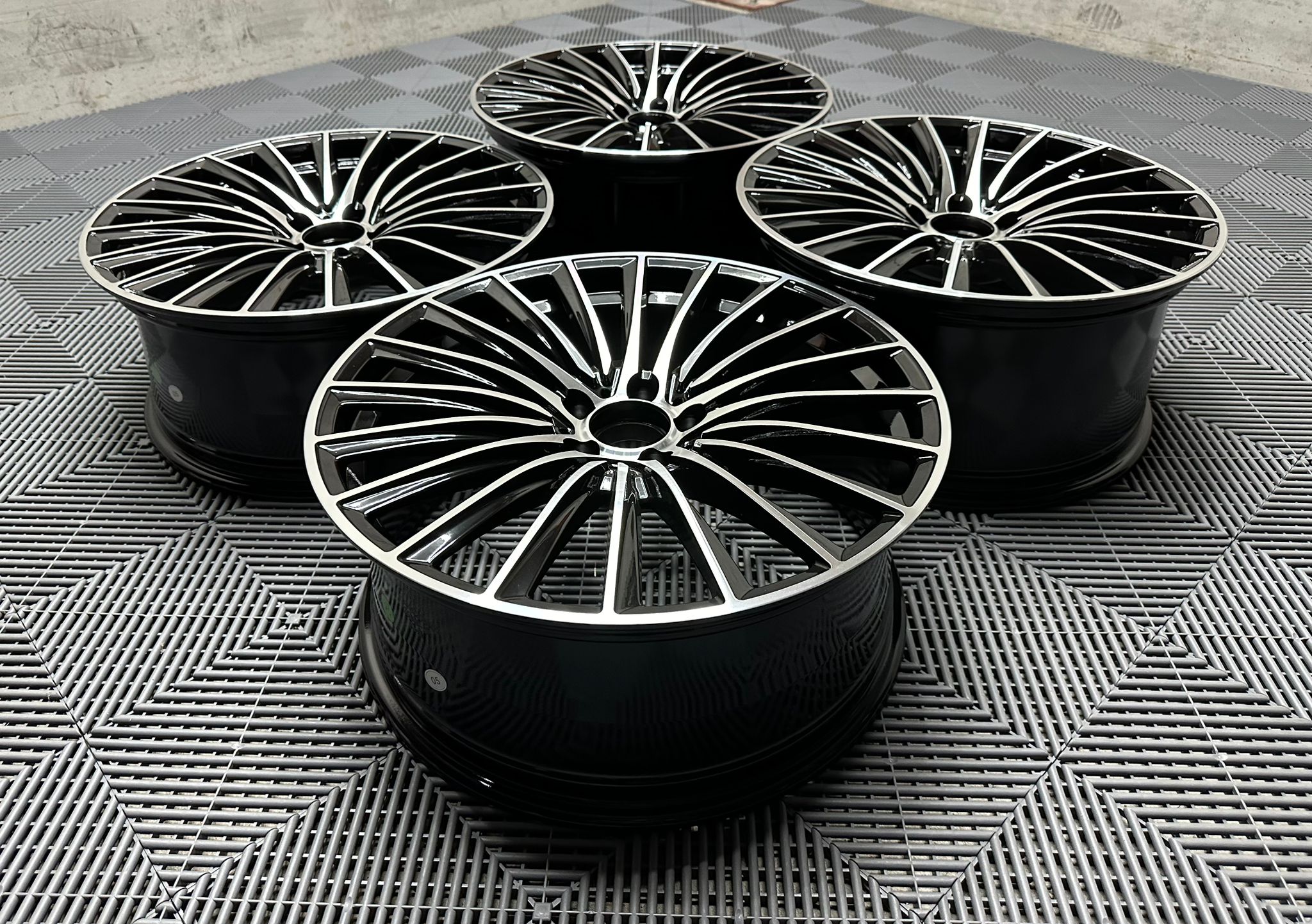2024 AMG Twist Inspirerade Lättmetallfälgar