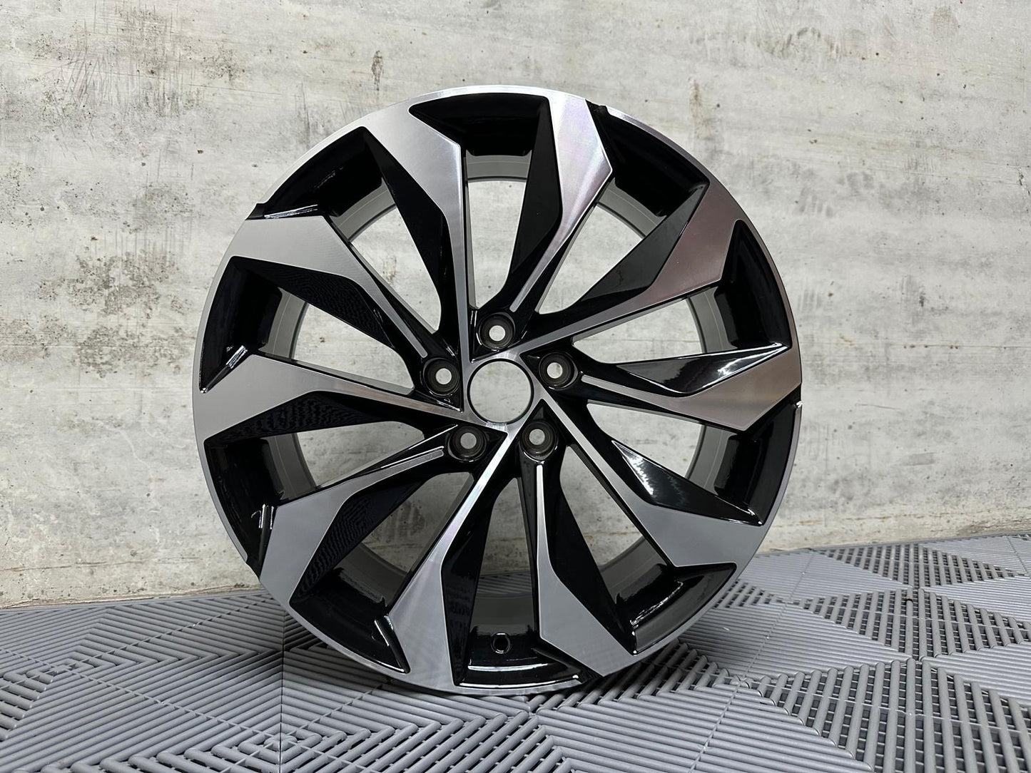 Skoda Fornax Inspirerade Lättmetallfälgar
