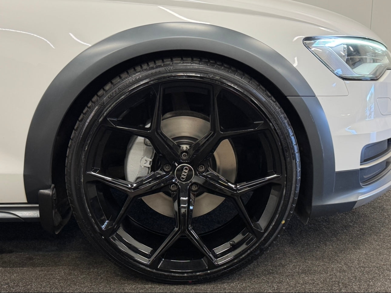 Lättmetallfälgar i RS6-stil – Blank Svart