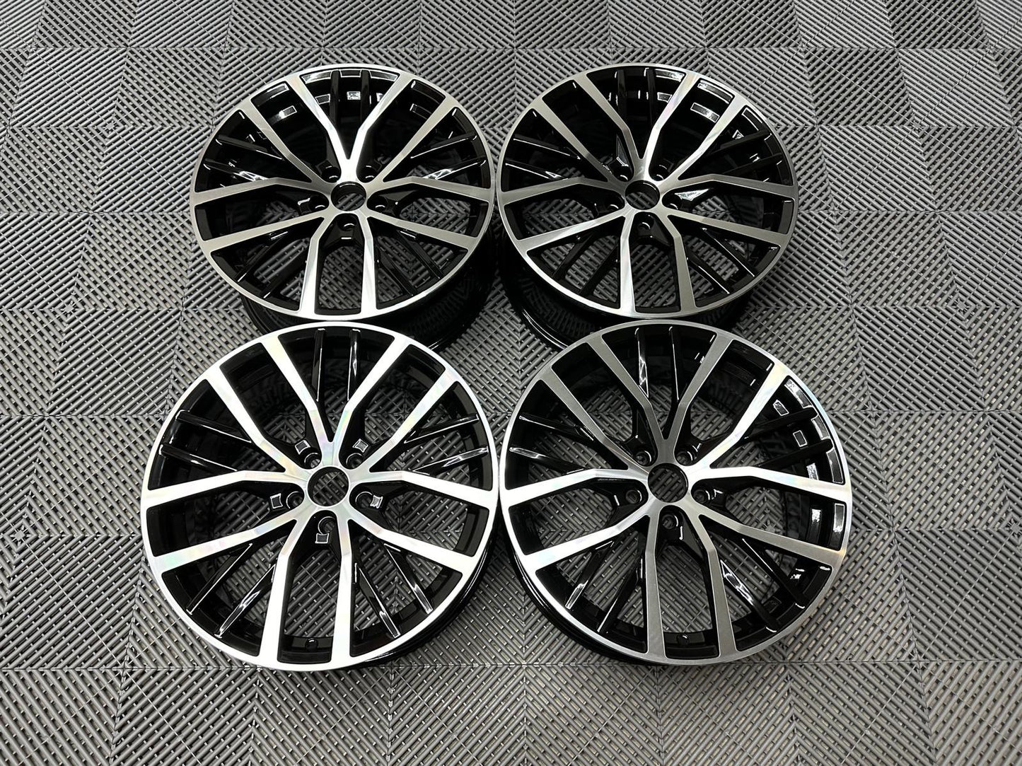 VW GTi Parabolica Inspirerade Lättmetallfälgar