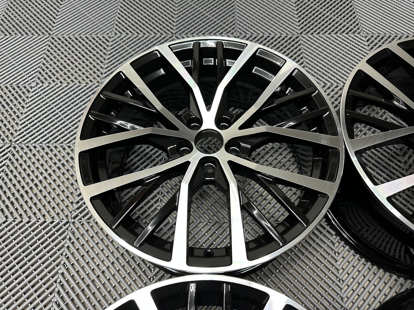 VW GTi Parabolica Inspirerade Lättmetallfälgar