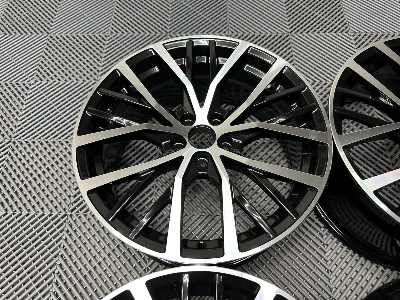 VW GTi Parabolica Inspirerade Lättmetallfälgar