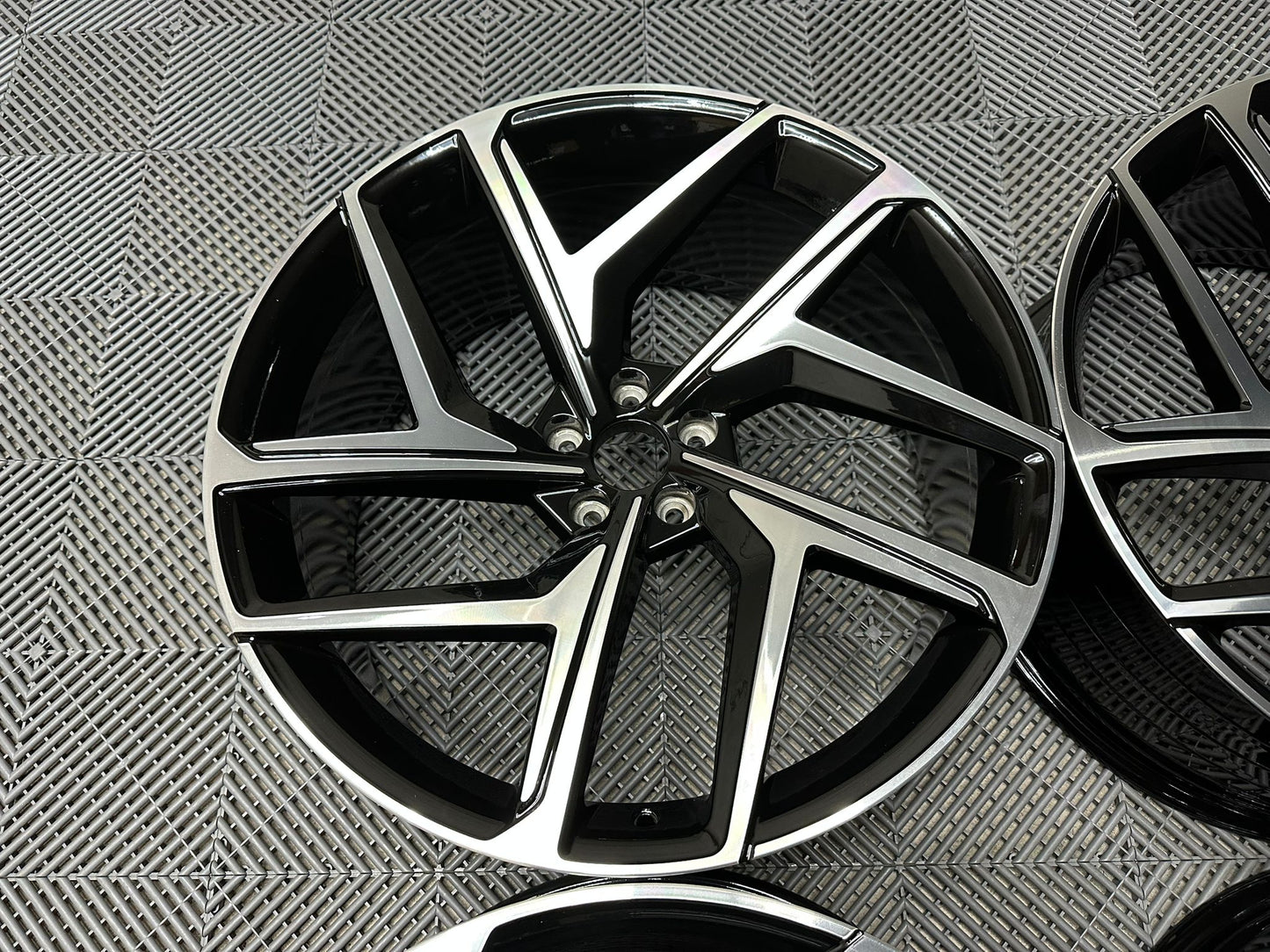 Q6 E TRON Inspirerade Lättmetallfälgar