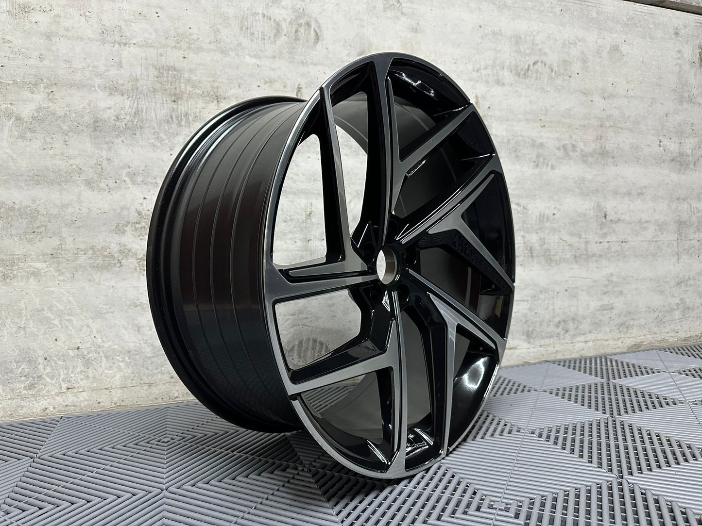 Q6 E TRON Inspirerade Lättmetallfälgar