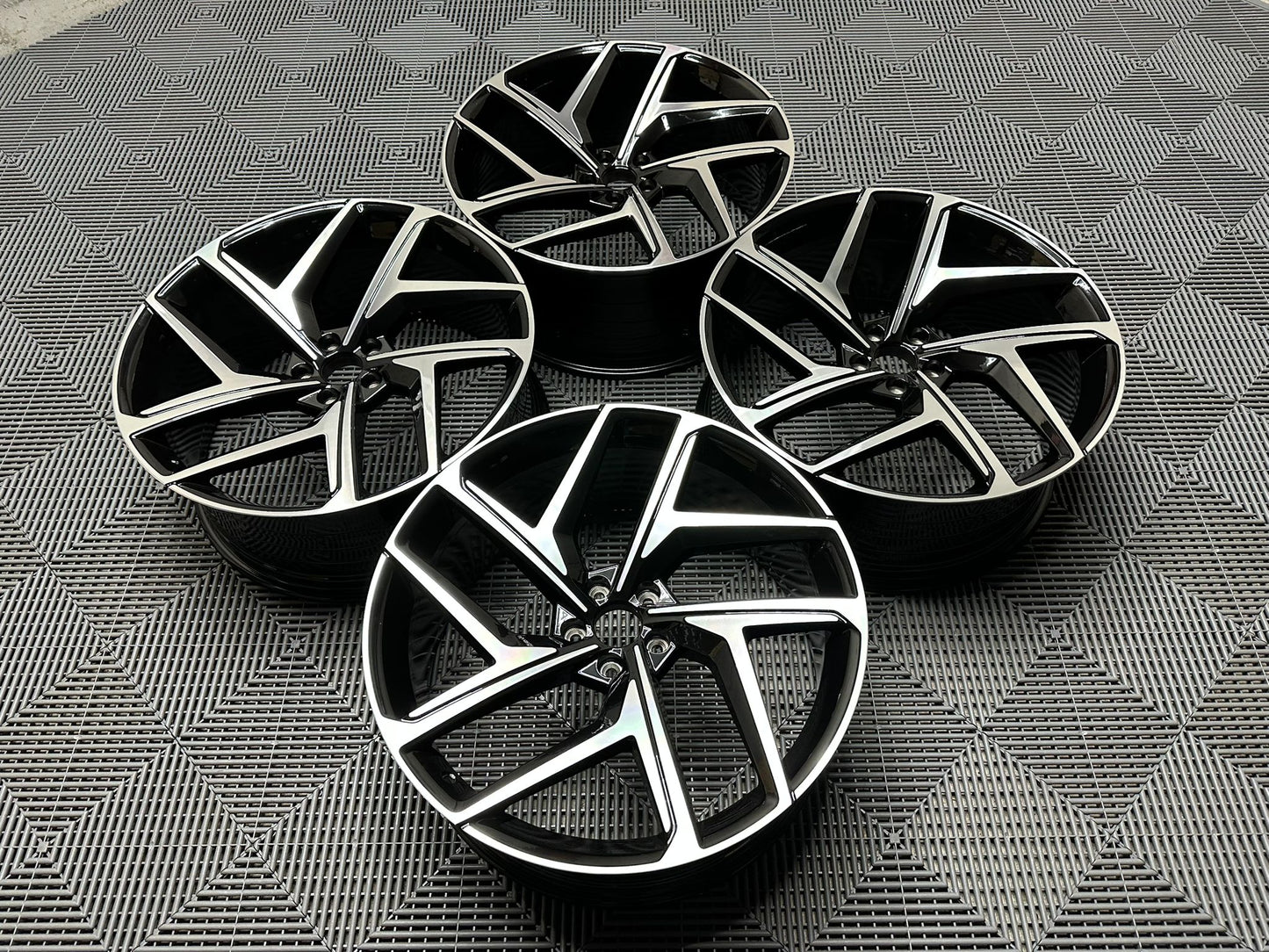 Q6 E TRON Inspirerade Lättmetallfälgar