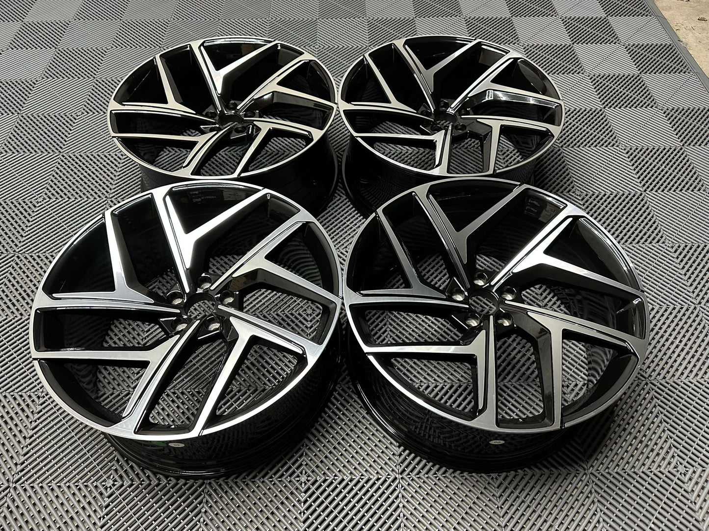 Q6 E TRON Inspirerade Lättmetallfälgar