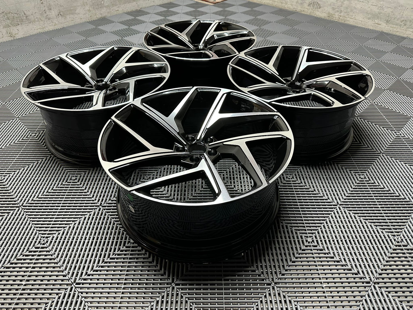 Q6 E TRON Inspirerade Lättmetallfälgar