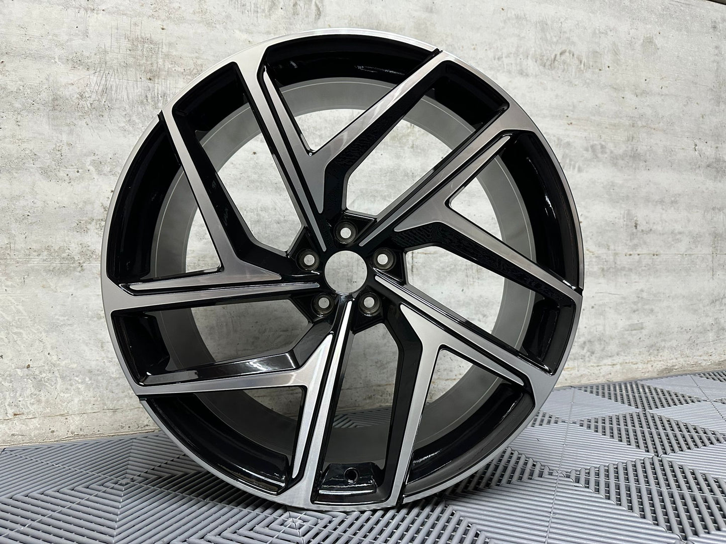 Q6 E TRON Inspirerade Lättmetallfälgar