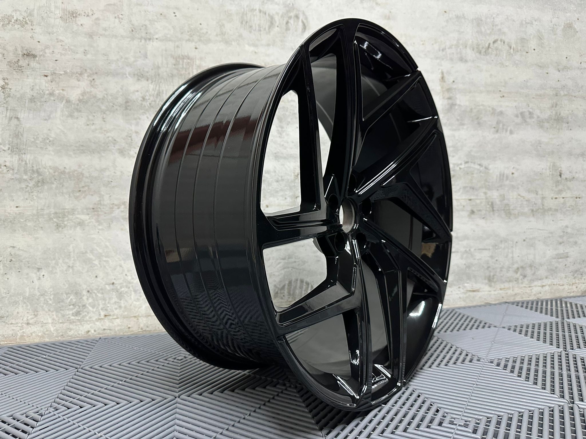 Q6 E TRON Inspirerade Lättmetallfälgar