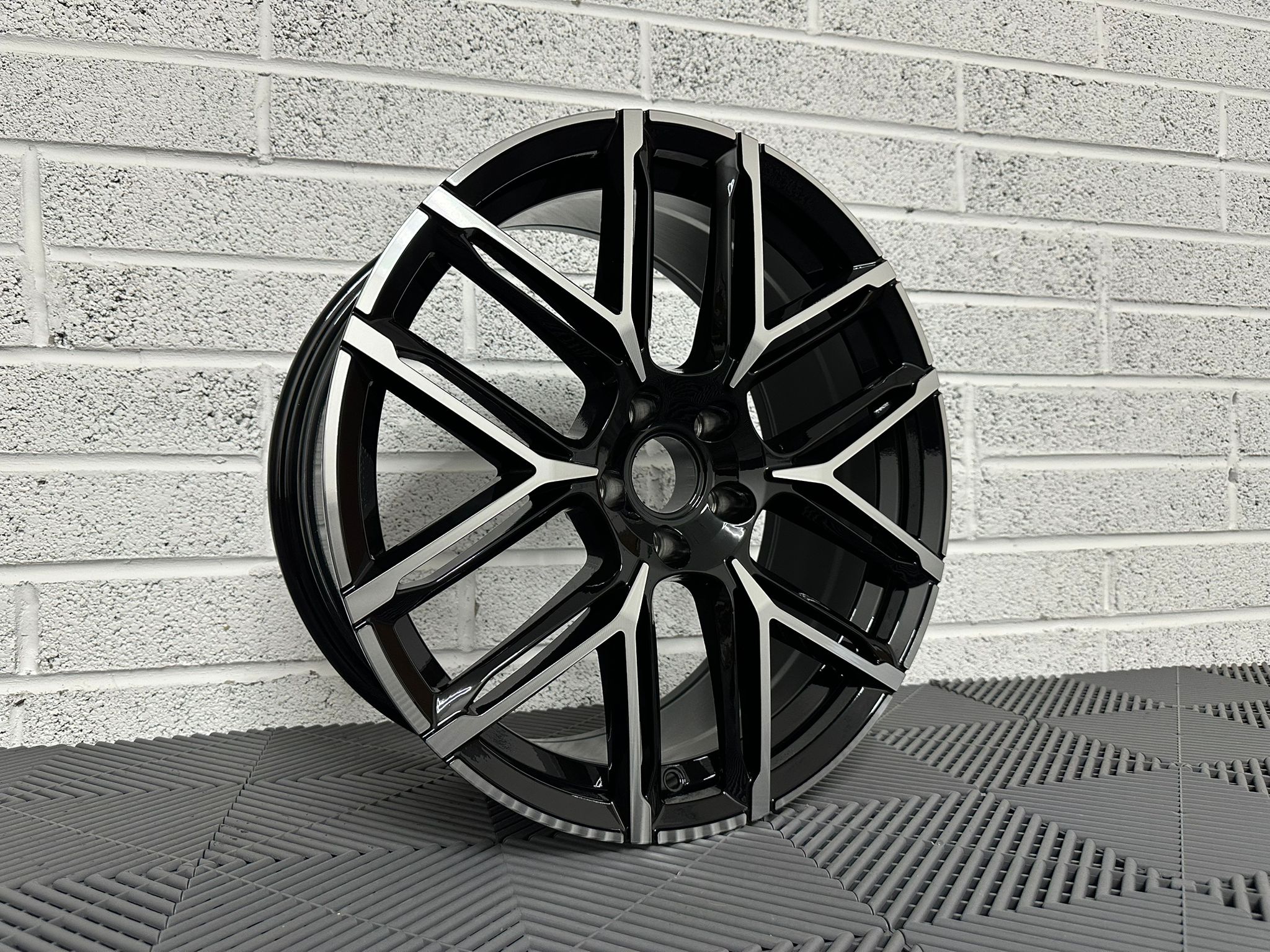 2025 RS Q3 Inspirerade Lättmetallfälgar
