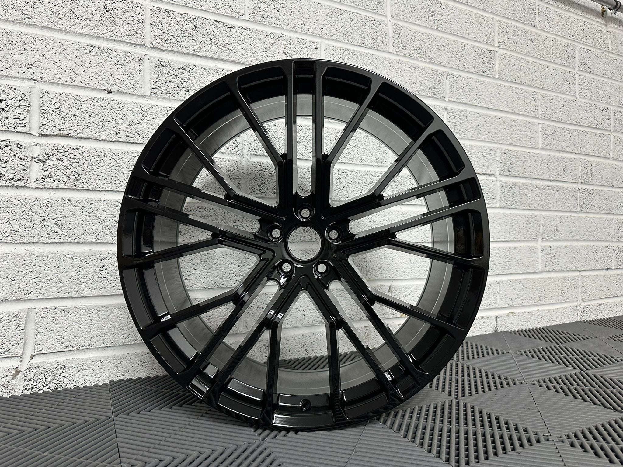 SQ8 PRESTIGE Inspirerade Lättmetallfälgar