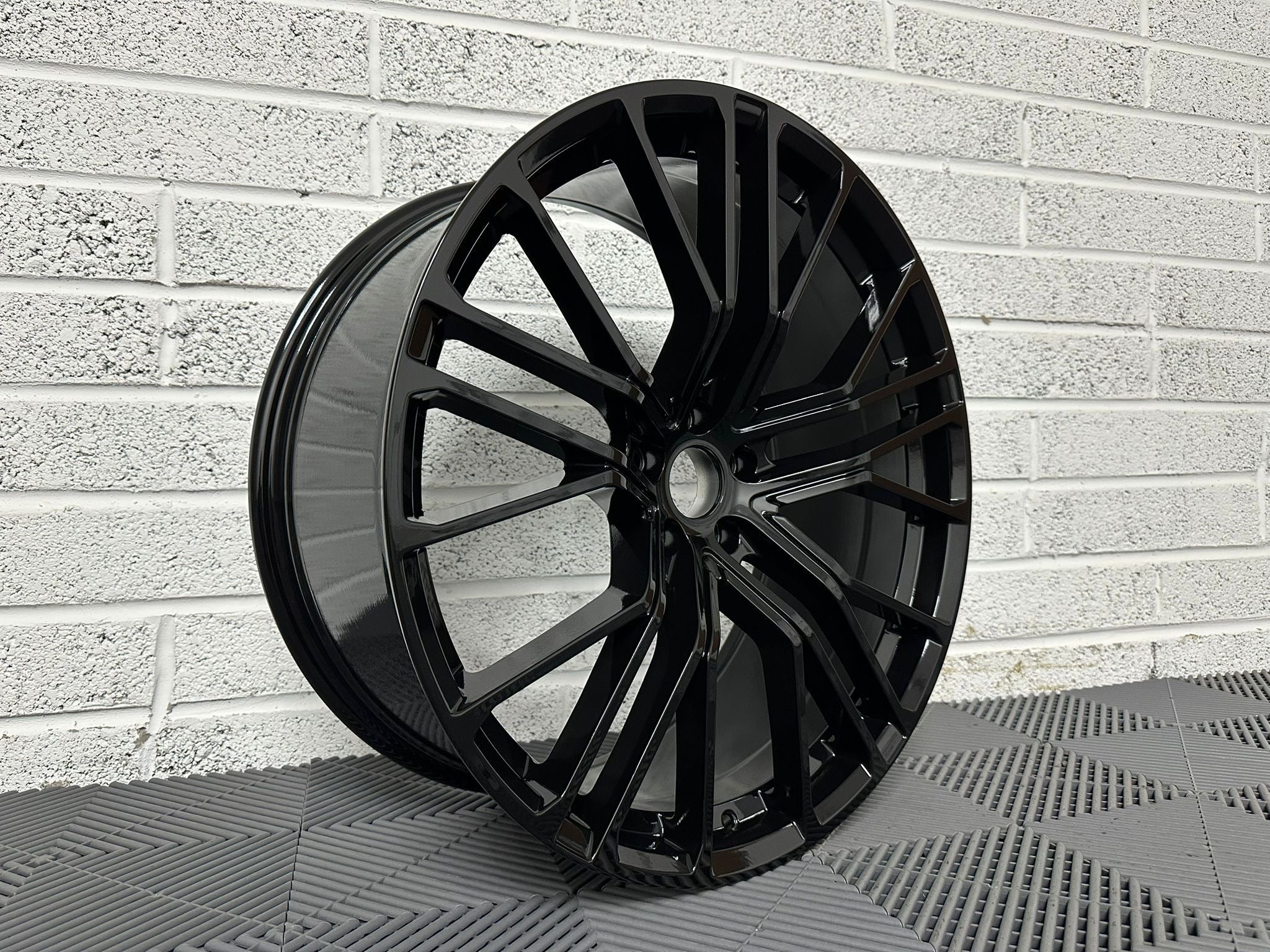 SQ8 PRESTIGE Inspirerade Lättmetallfälgar