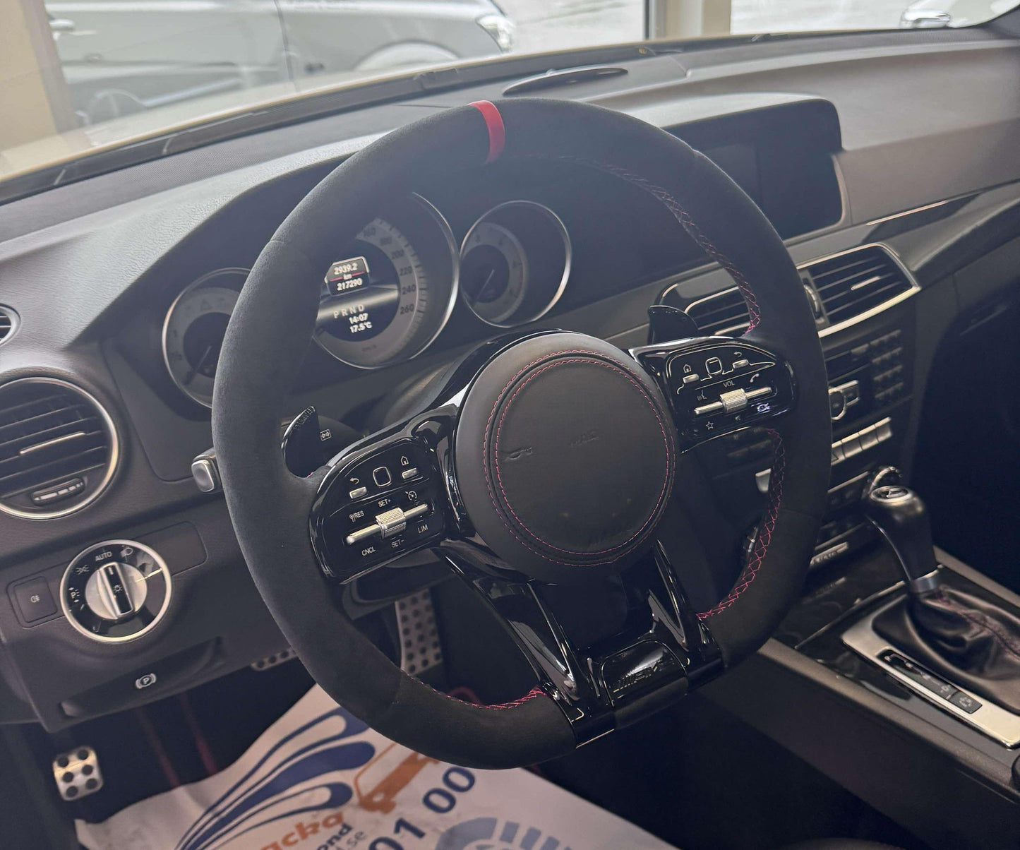 Sportratt i Alcantara – Mercedes-kompatibel