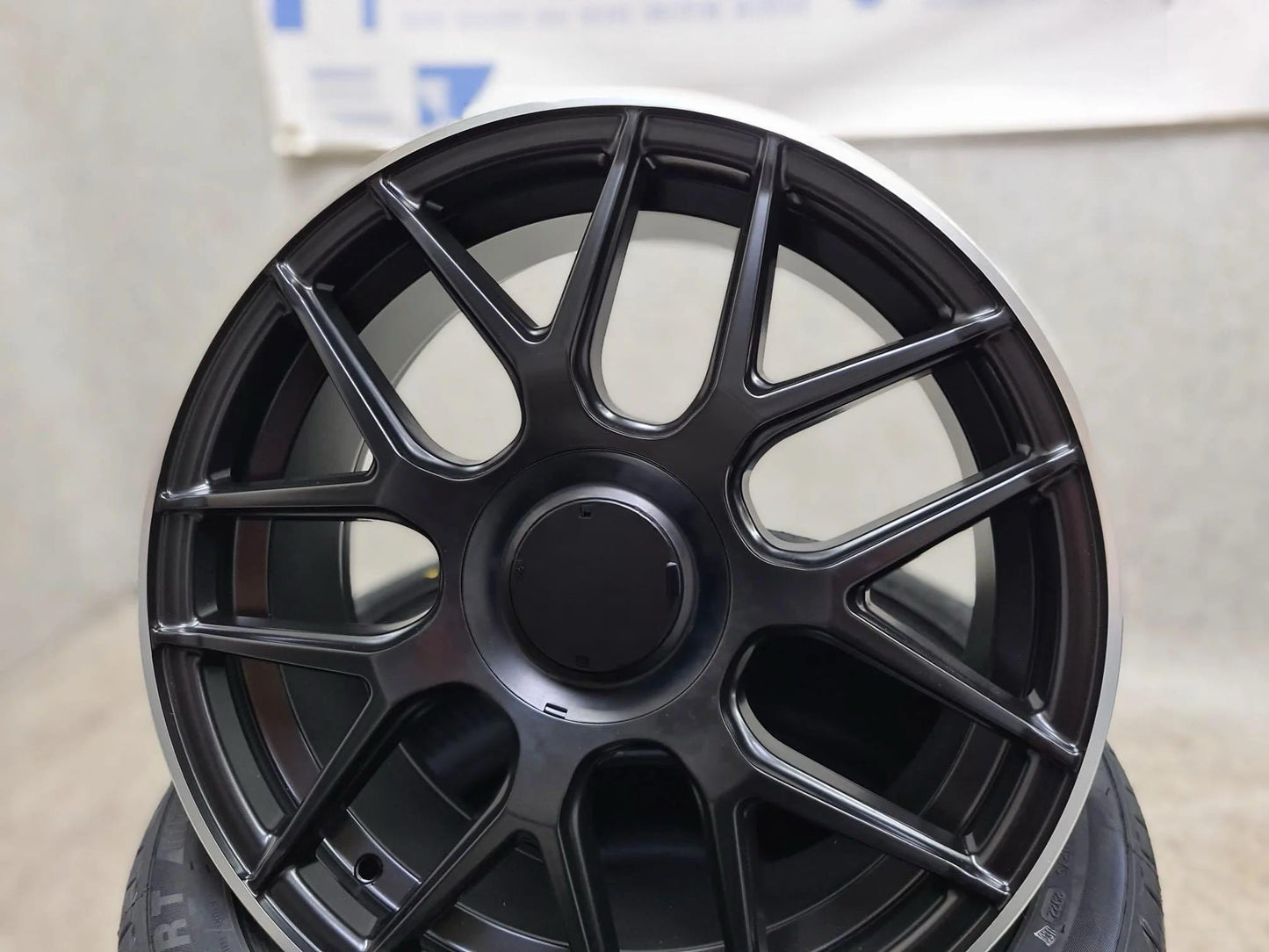 Lättmetallfälgar i AMG-stil - Silverpolerad kant